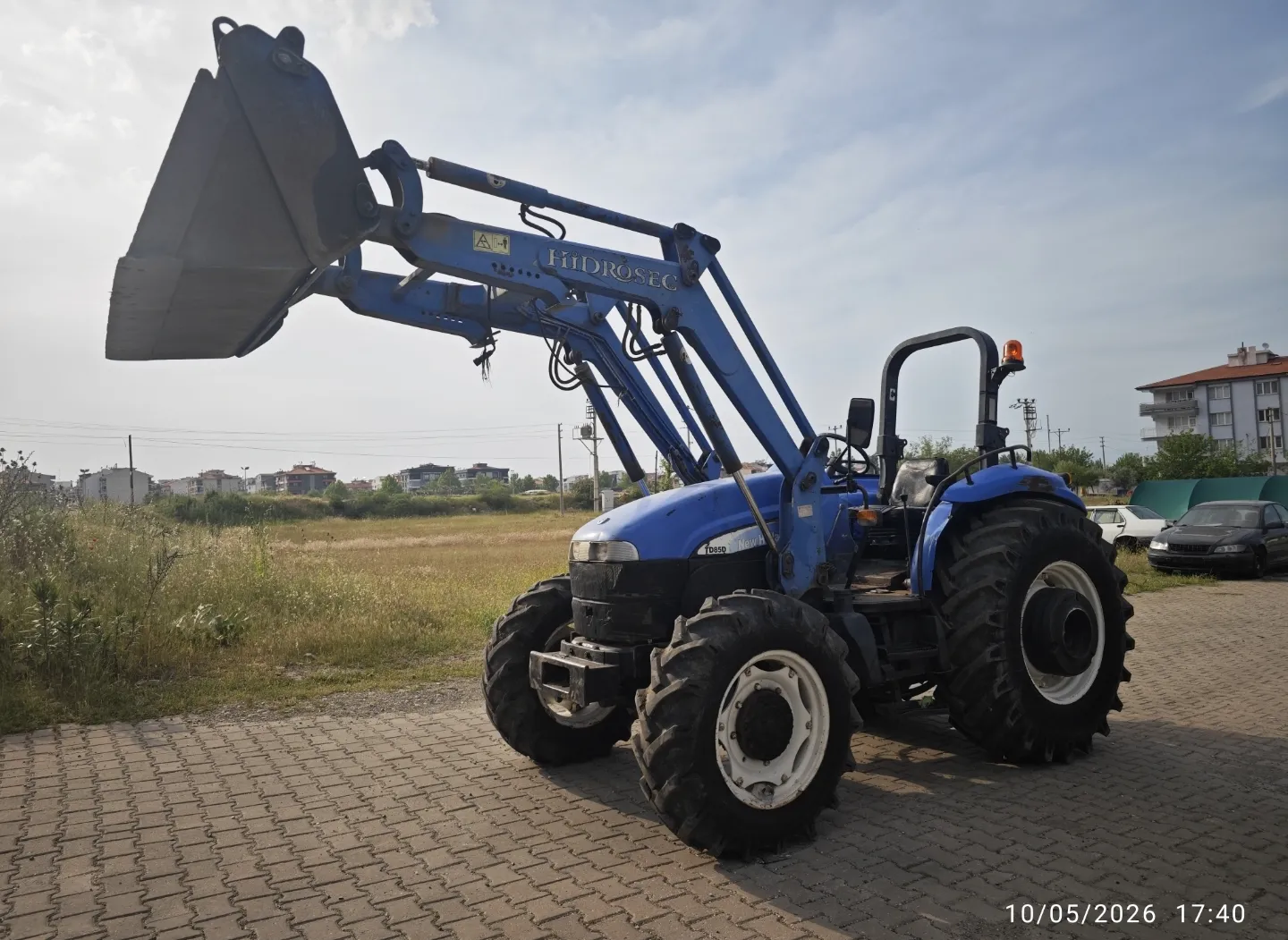 JOİSTİK KEPÇELİ 4X4 -LEVYELİ TD 85D 2005 model kepçe aktif. joistikli  yeni baskı balata değişti Sıvı bakımları yapildi.   lastikleri gayet iyi durumda motoru iyi takas binek aracla olur. 7200 saatte   Fiyat 880 bin TL Yer Salihli Manisa  05547306762 Şuan